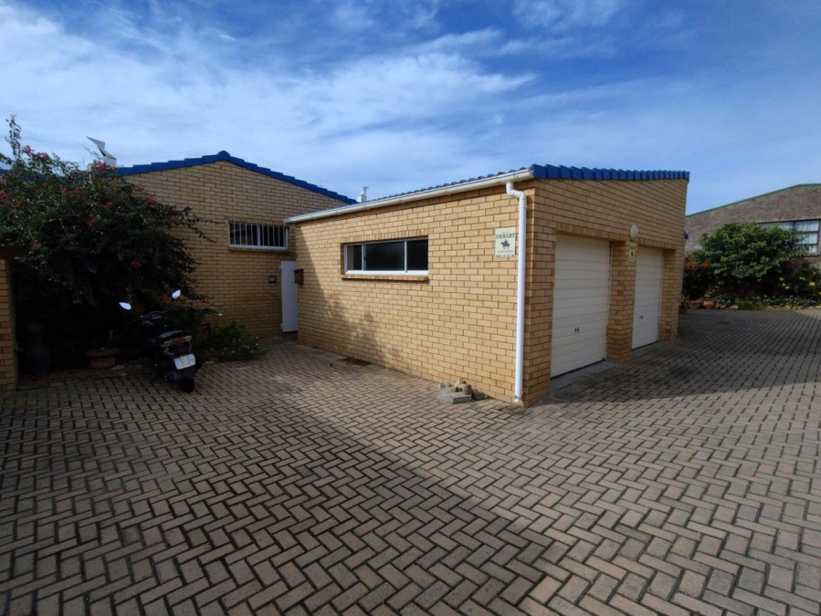 3 Bedroom Property for Sale in Wavecrest Eastern Cape